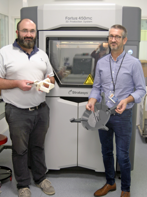 Frédéric Tremoulet, 3D Printer Manager and Mathieu
Dumora, UPSA Project Manager, 3D print production tools
for the camera mounts.