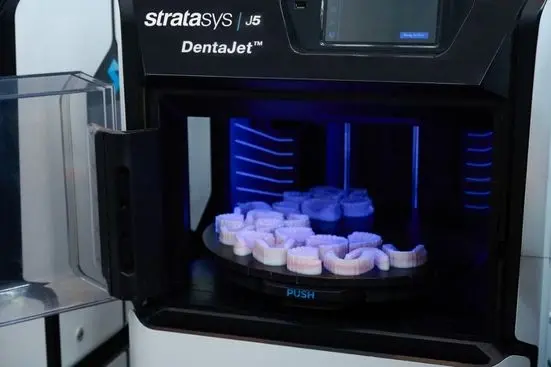j5-dentajet-with-tray-of-printed-truedent-dentures-in-support-material