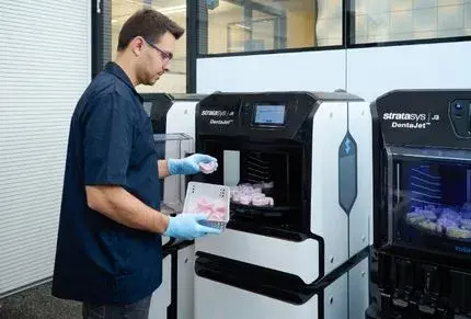 dental-lab-tech-removing