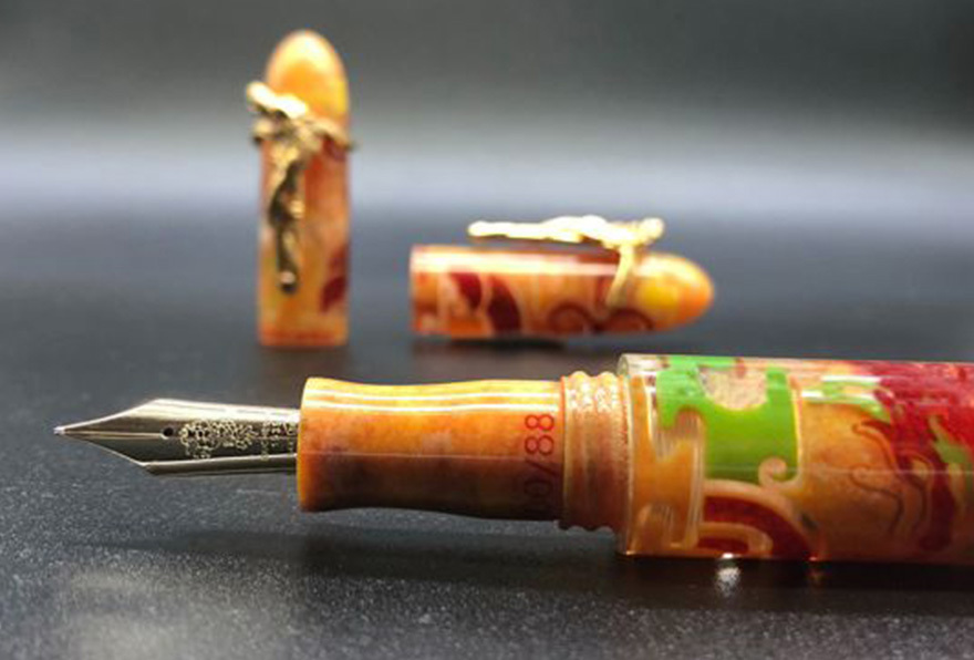 Duchessa 1935 the Zhulong fountain pen close up